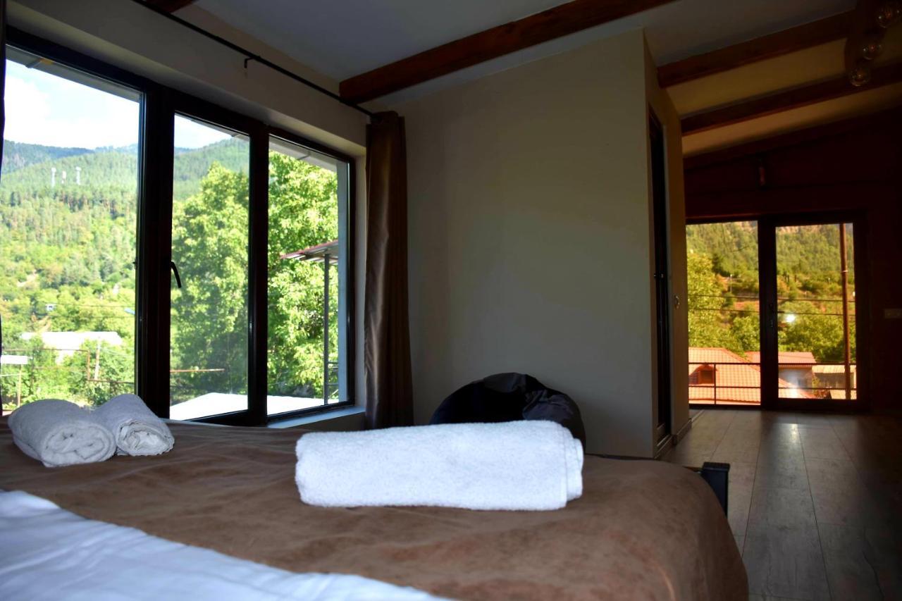 Holiday Home Borjomi Bagian luar foto