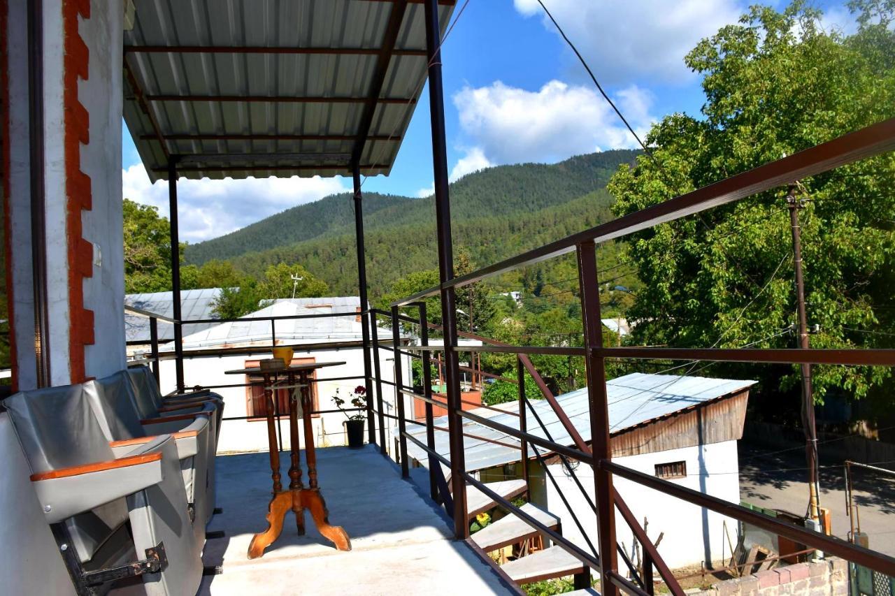 Holiday Home Borjomi Bagian luar foto