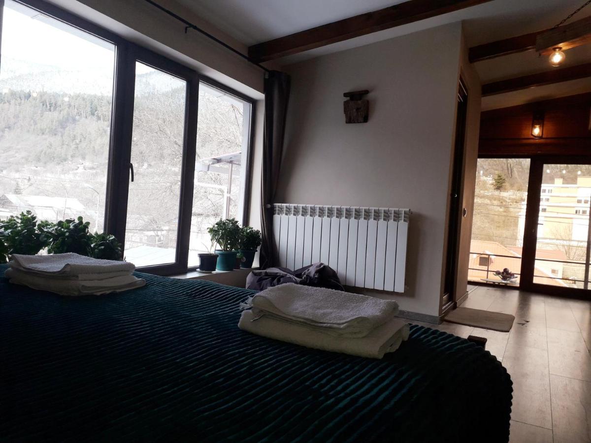 Holiday Home Borjomi Bagian luar foto